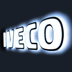 Lettrage 3D Iveco S-Way blanche rétroéclairée - LED BLANCHE / ORANGE